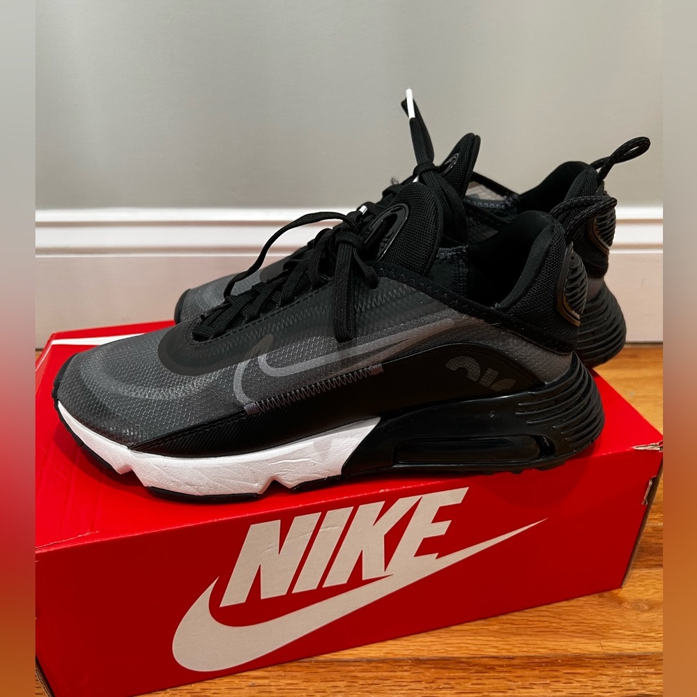 NIKE AIR MAX 2090